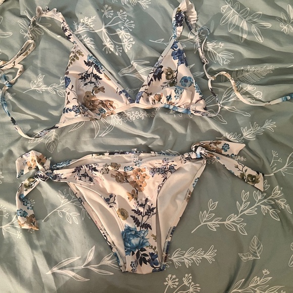 Bikini set - Picture 1 of 4